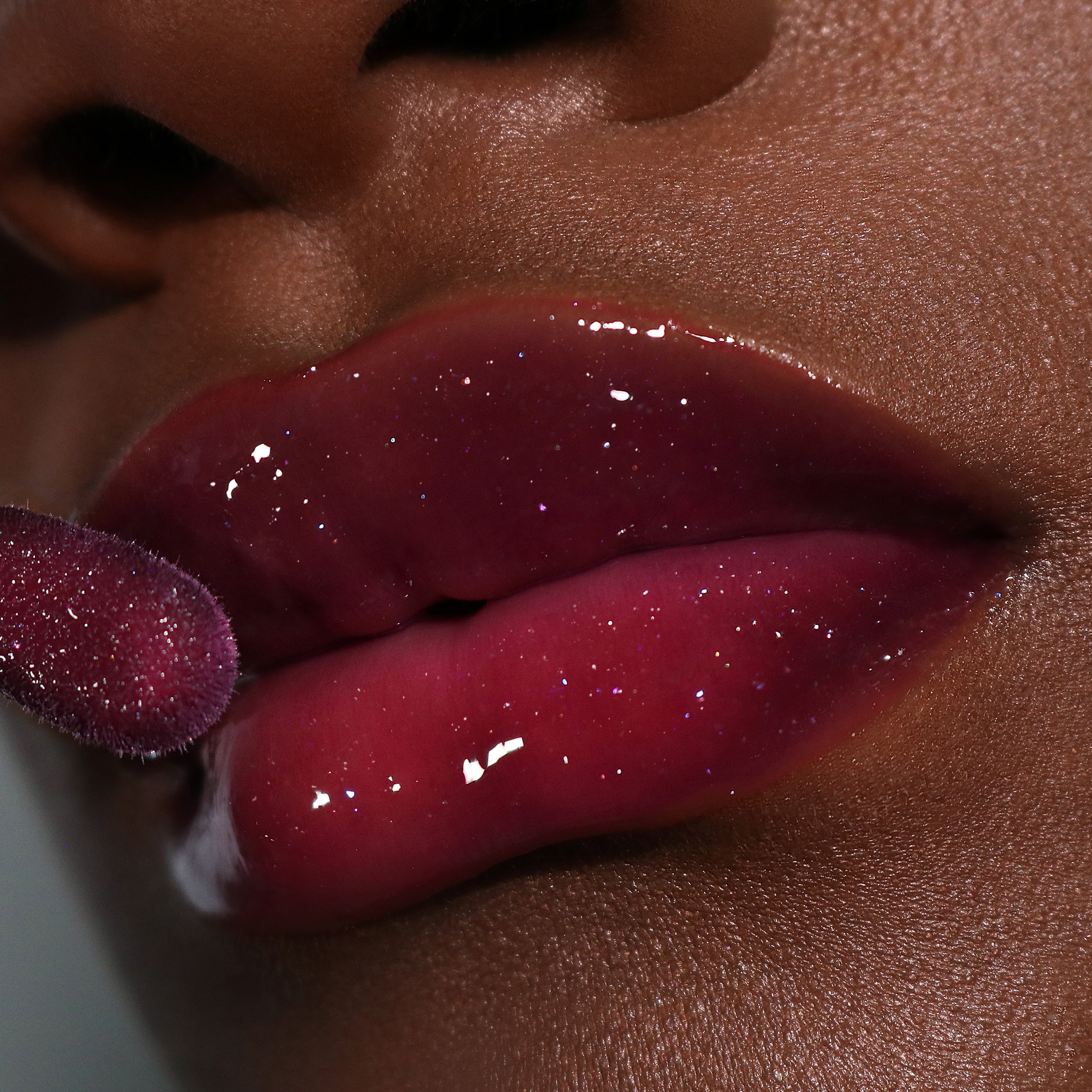 The Luna Lip Oil is a Black color changing shimmer lip oil that helps nourish and moisturize dry, chapped lips with its hydrating lip oil formula. This lip oil hydrates, treats, and nourishes delicate skin leaving behind plump and moisturized lips with a beautiful pink/burgundy stain.